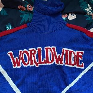 Turtle neck cropped sweater